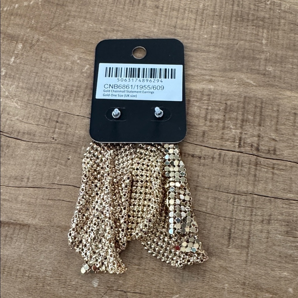 NEW in poly PrettyLittleThing Gold Chainmail Statement Earrings 💛 - Picture 4 of 4
